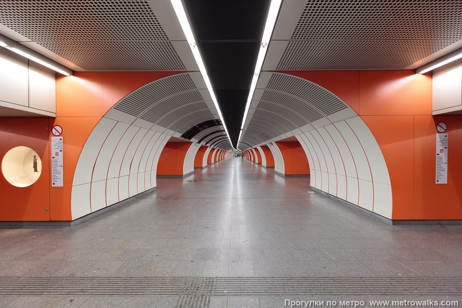 Станция Westbahnhof [Вестбанхоф] (U3, Вена). Продольный вид центрального зала.