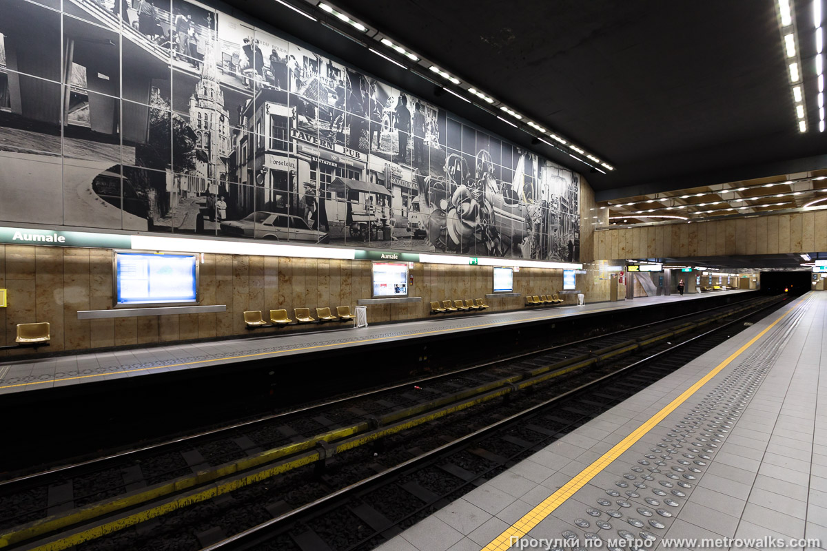 Фотография станции Aumale [Ома́ль] (линия 5, Брюссель). Вид по диагонали.