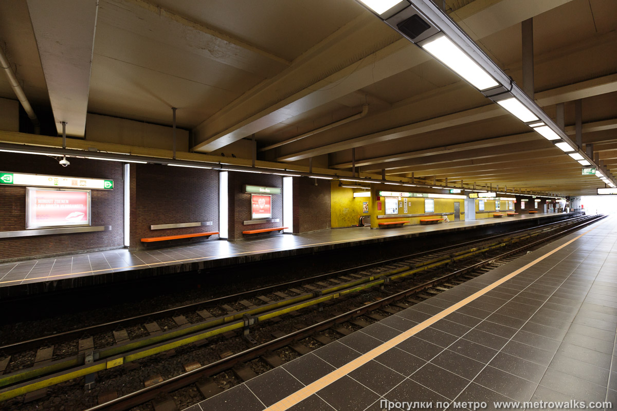 Фотография станции Beaulieu [Больё] (линия 5, Брюссель). Вид по диагонали.