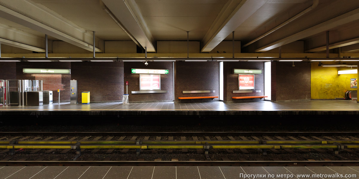 Фотография станции Beaulieu [Больё] (линия 5, Брюссель). Поперечный вид. Часть станции с окнами.