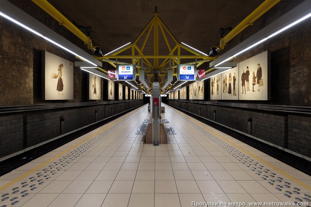 Фотография станции Houba-Brugmann [Ху́ба-Брю́хманн] (линия 2 / 6, Брюссель). Продольный вид по оси станции.