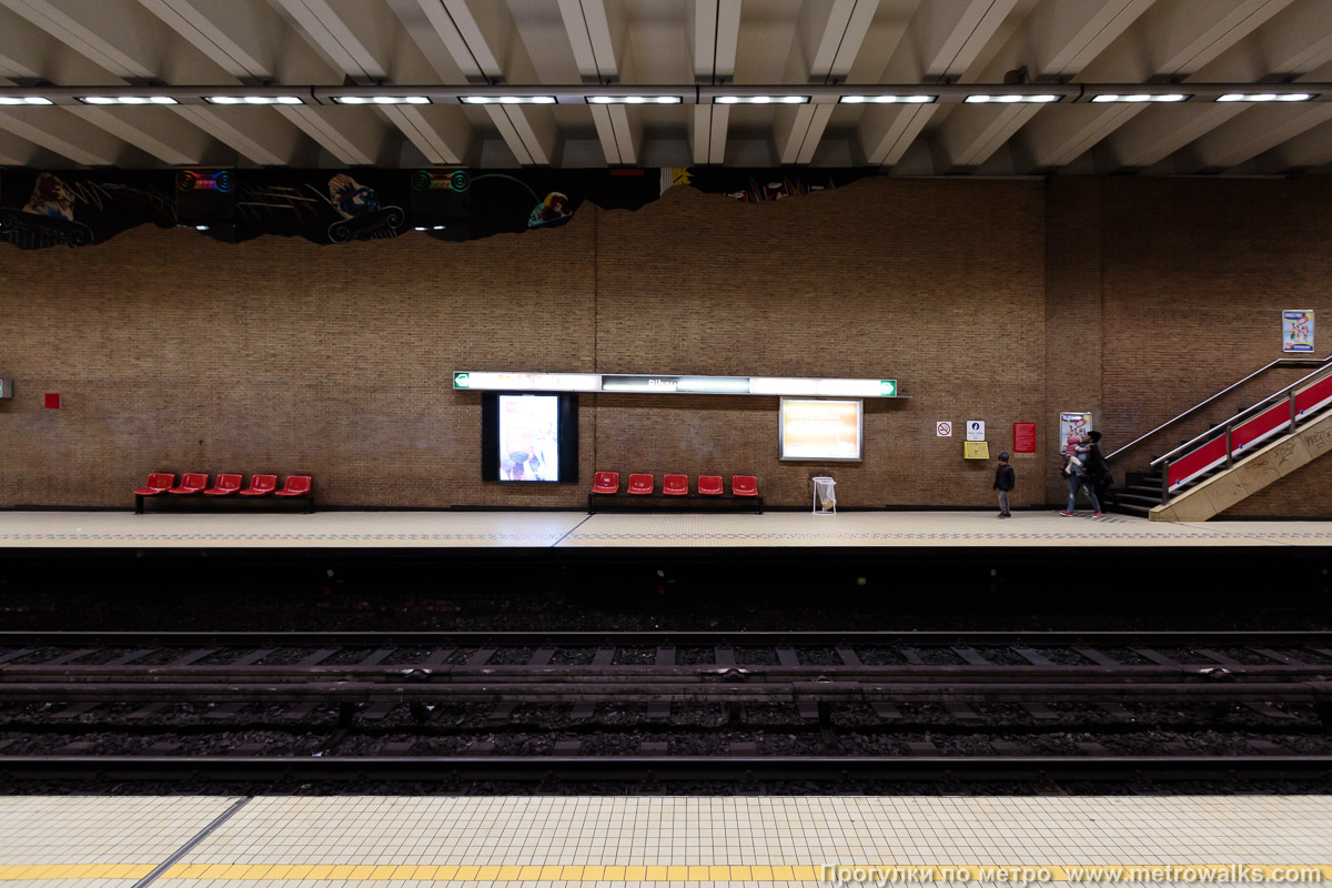 Фотография станции Ribaucourt [Рибоку́р] (линия 2 / 6, Брюссель). Поперечный вид.