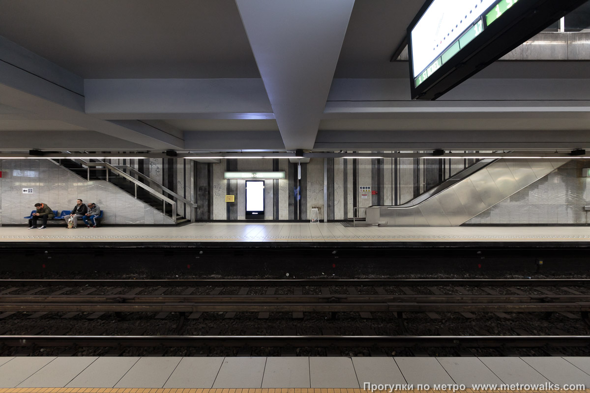 Фотография станции Roodebeek [Родебе́к] (линия 1, Брюссель). Поперечный вид.
