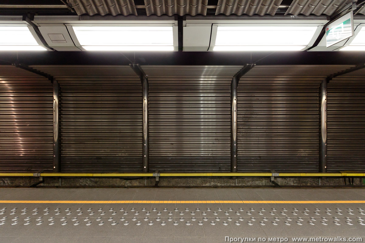 Фотография станции La Roue / Het Rad [Ля Ру / Хет Рад] (линия 5, Брюссель). Поперечный вид.