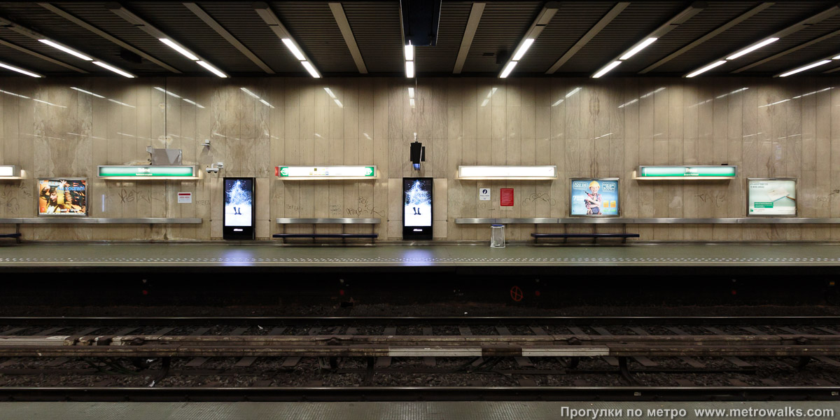 Фотография станции Trône / Troon [Трон] (линия 2 / 6, Брюссель). Поперечный вид.