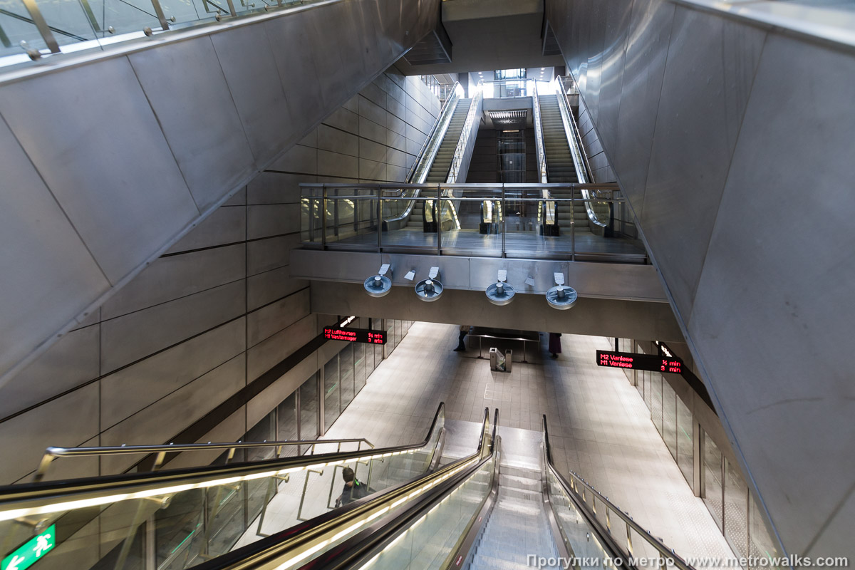 Фотография станции Kongens Nytorv [Конгенс Нюторь] (Копенгаген). Эскалаторы.