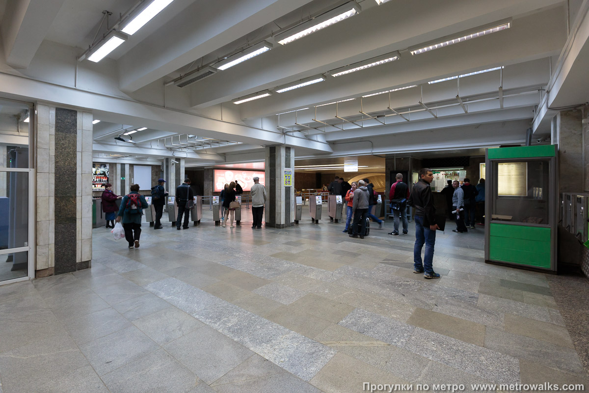 Фотография станции Уральская (Екатеринбург). Внутри вестибюля станции, общий вид.