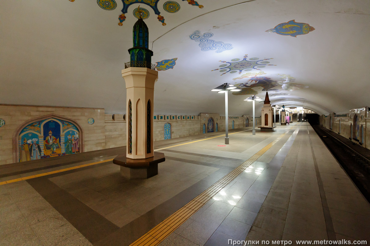 Фотография станции Кремлёвская / Кремль (Казань). Вид по диагонали.