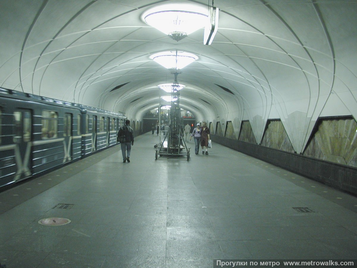 Фотография станции Аэропорт (Замоскворецкая линия, Москва). Продольный вид по оси станции.