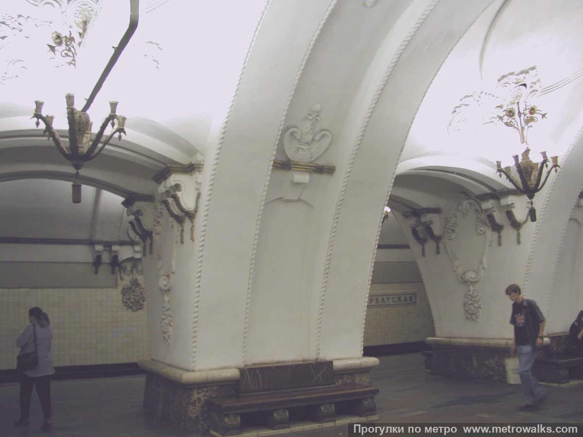 Фотография станции Арбатская (Арбатско-Покровская линия, Москва). Пилон крупным планом.