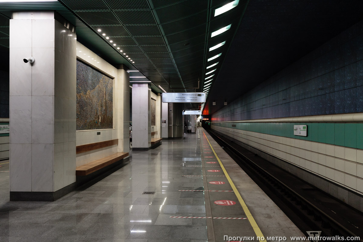 Фотография станции Беломорская (Замоскворецкая линия, Москва). Продольный вид вдоль края платформы.