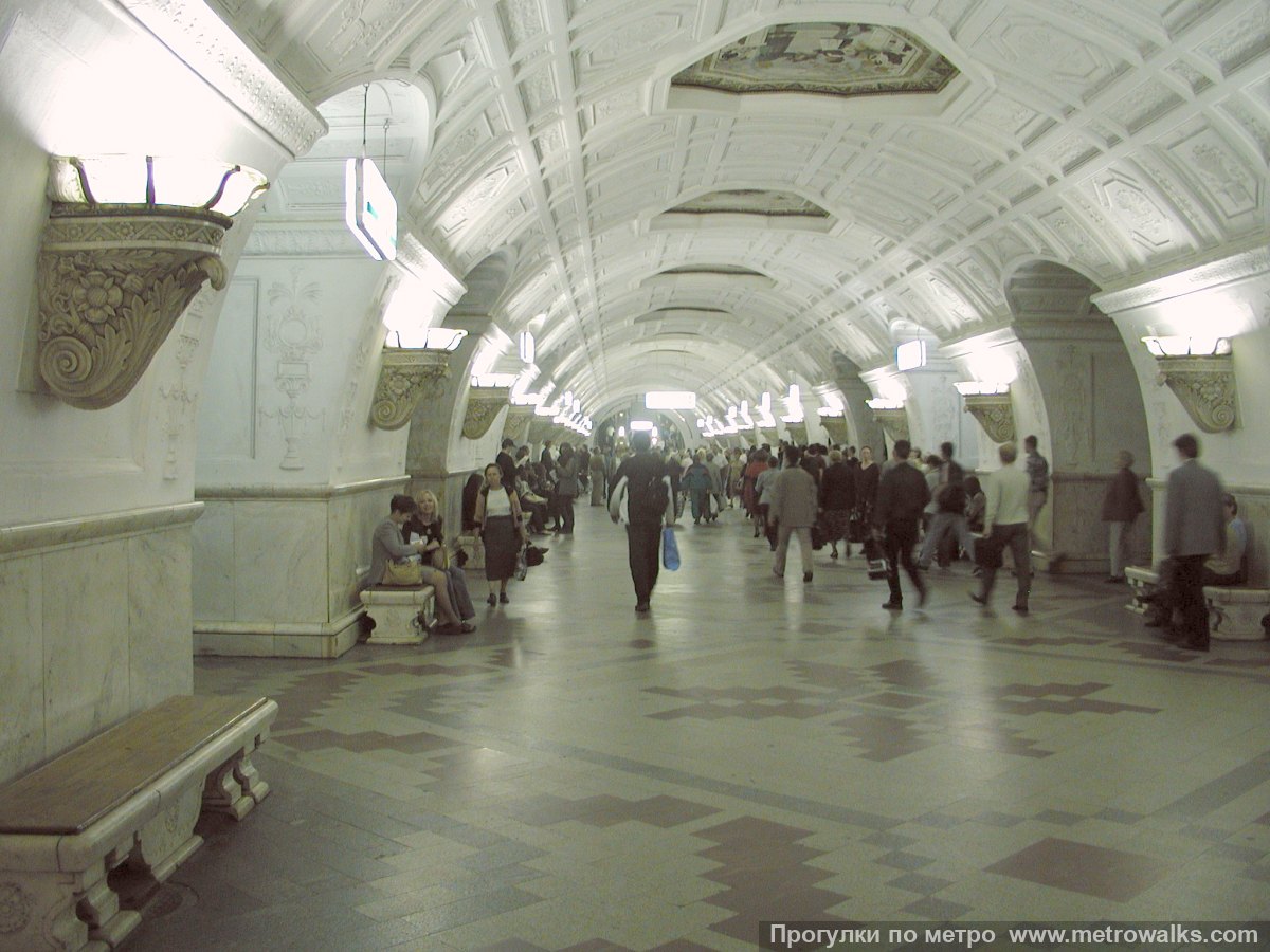 Фотография станции Белорусская (Кольцевая линия, Москва). Продольный вид центрального зала.