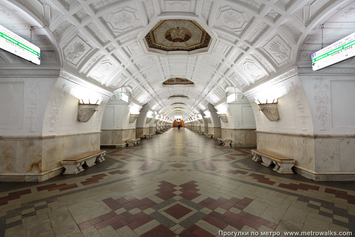 Фотография станции Белорусская (Кольцевая линия, Москва). Продольный вид центрального зала.