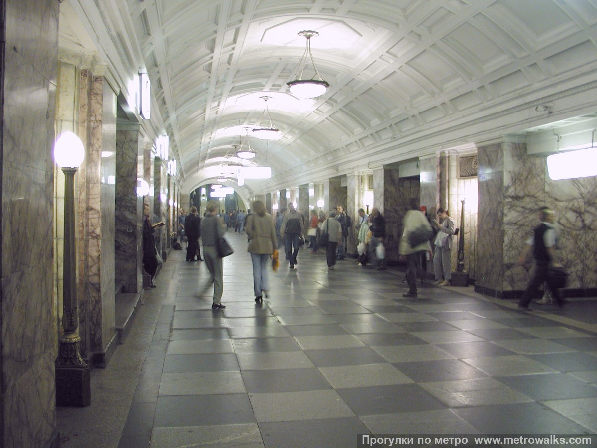 Фотография станции Белорусская (Замоскворецкая линия, Москва). Вид по диагонали.