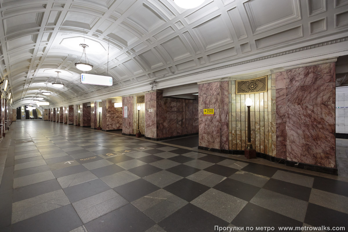 Фотография станции Белорусская (Замоскворецкая линия, Москва). Вид по диагонали.