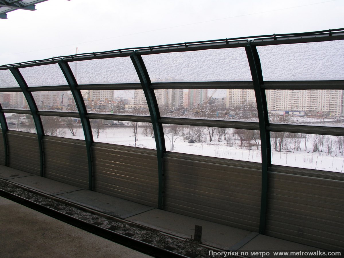 Фотография станции Бунинская аллея (Бутовская линия, Москва). Путевая стена.