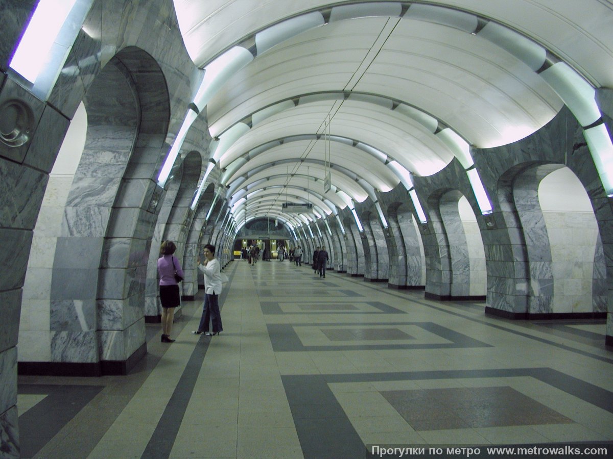 Фотография станции Чкаловская (Люблинско-Дмитровская линия, Москва). Продольный вид центрального зала.