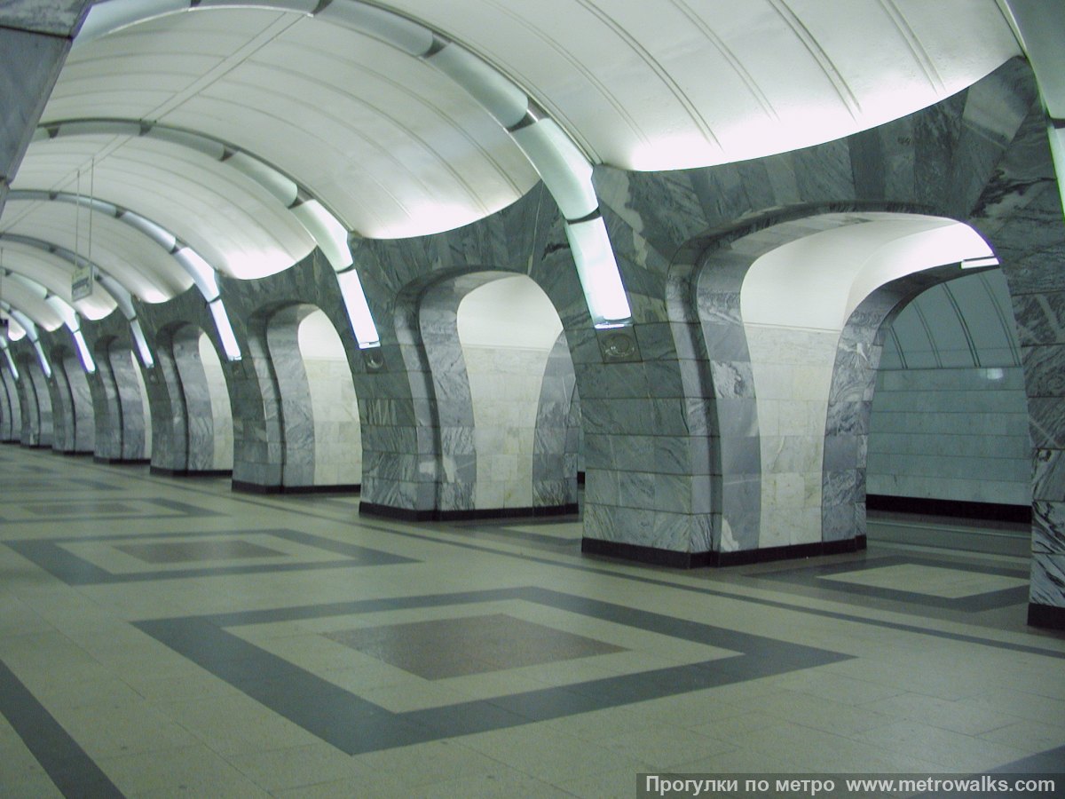 Фотография станции Чкаловская (Люблинско-Дмитровская линия, Москва). Вид по диагонали.