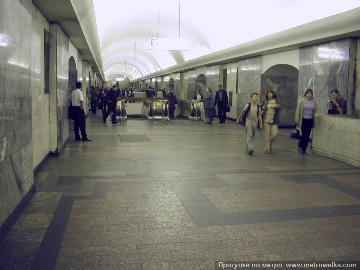 Фотография станции Чистые пруды (Сокольническая линия, Москва). Продольный вид центрального зала.