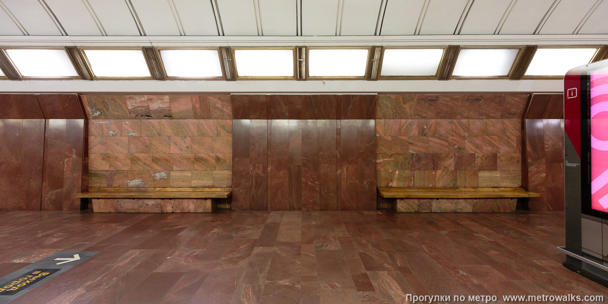 Фотография станции Дмитровская (Серпуховско-Тимирязевская линия, Москва). Центральный зал, вид поперёк — нераскрытые проёмы. Фотография станции Дмитровская (Серпуховско-Тимирязевская линия, Москва). Центральный зал, вид поперёк — нераскрытые проёмы.