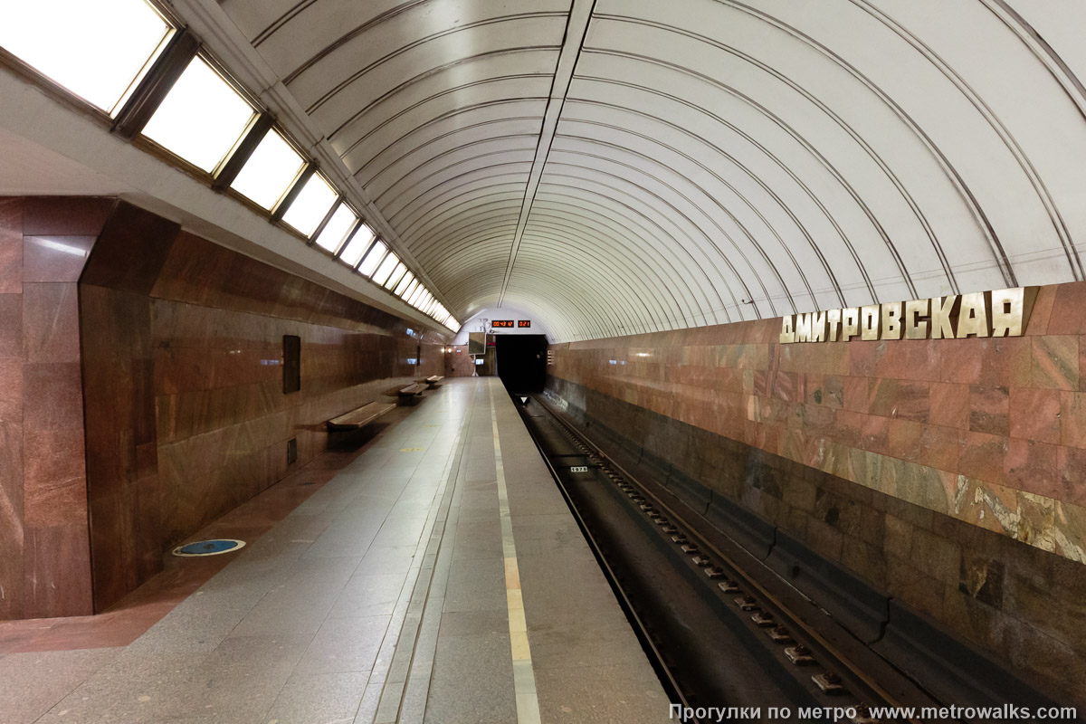 Фотография станции Дмитровская (Серпуховско-Тимирязевская линия, Москва). Дальняя часть бокового зала станции. Фотография станции Дмитровская (Серпуховско-Тимирязевская линия, Москва). Дальняя часть бокового зала станции.