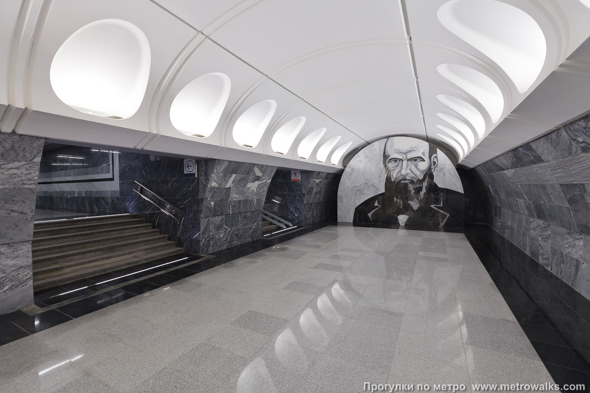 Фотография станции Достоевская (Люблинско-Дмитровская линия, Москва). Переходный коридор к эскалаторам.