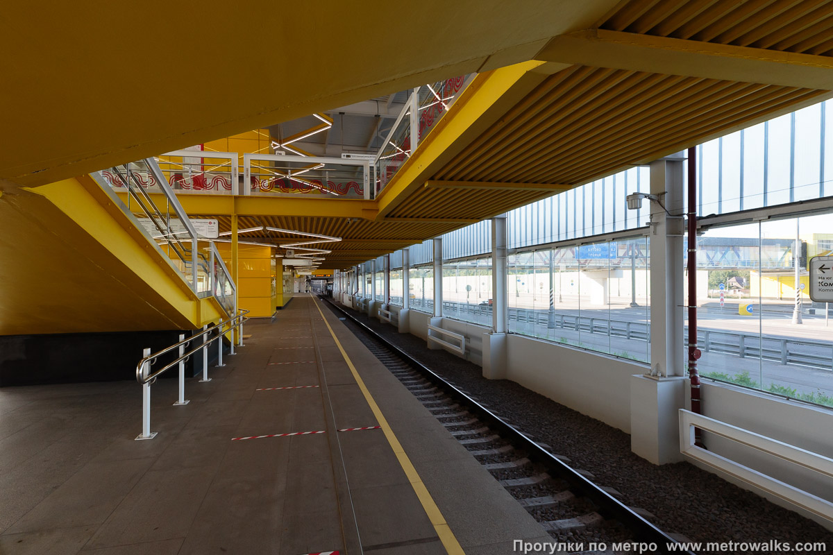 Фотография станции Филатов луг (Сокольническая линия, Москва). Продольный вид вдоль края платформы.