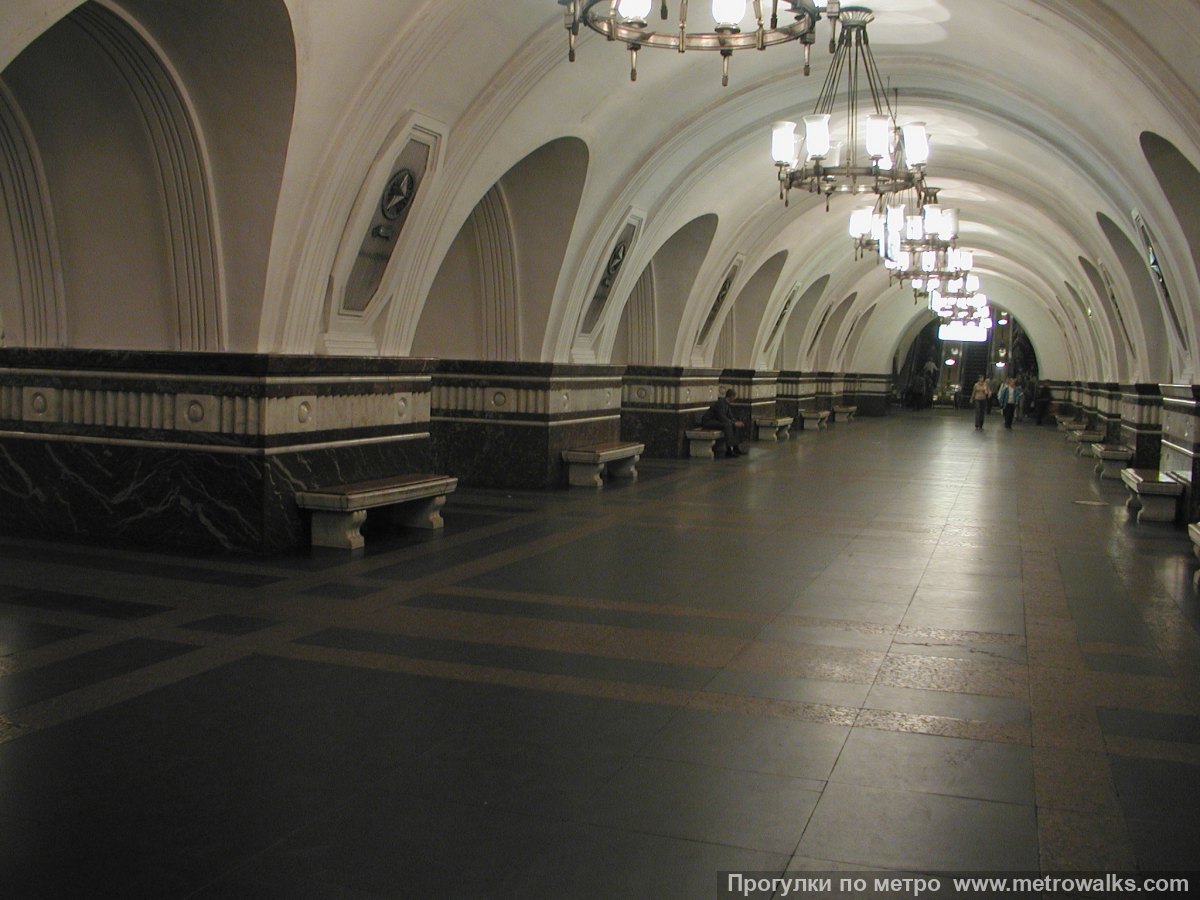 Фотография станции Фрунзенская (Сокольническая линия, Москва). Вид по диагонали.