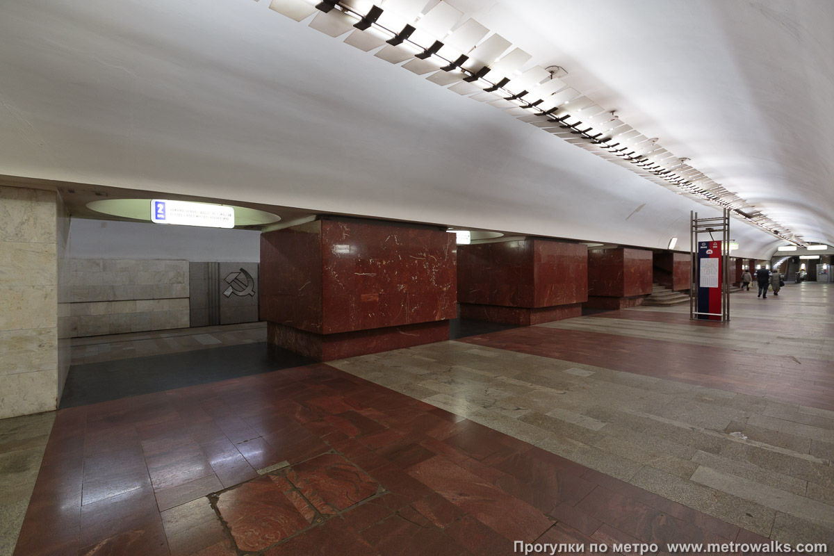 Фотография станции Площадь Ильича (Калининская линия, Москва). Вид по диагонали.