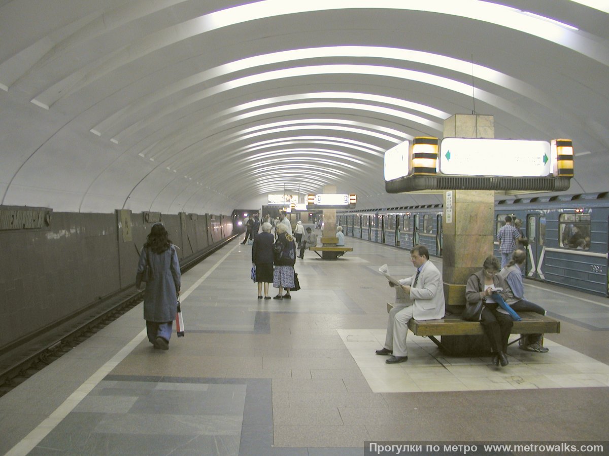 Фотография станции Кантемировская (Замоскворецкая линия, Москва). Продольный вид вдоль края платформы.