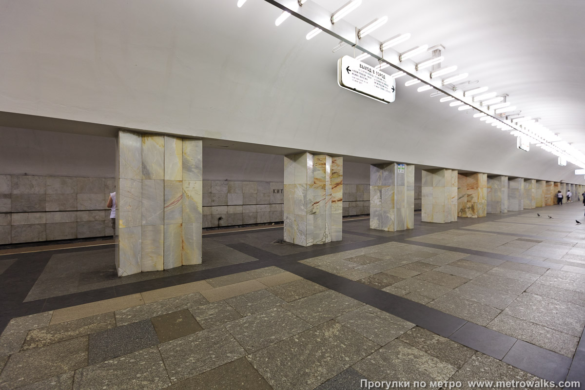 Фотография станции Китай-город (Таганско-Краснопресненская линия, Москва) — второй зал. Вид по диагонали.