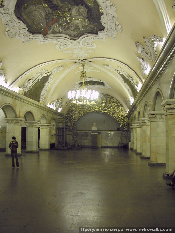 Фотография станции Комсомольская (Кольцевая линия, Москва). Противоположная от входа часть станции.