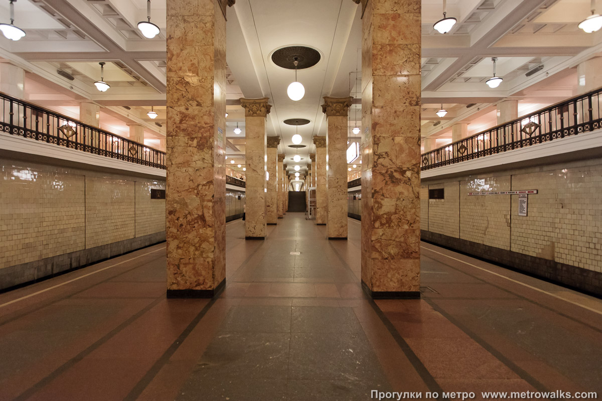 Фотография станции Комсомольская (Сокольническая линия, Москва). Продольный вид центрального зала.