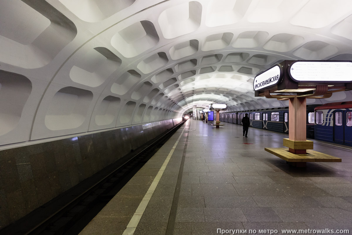 Фотография станции Красногвардейская (Замоскворецкая линия, Москва). Край платформы, общий вид.