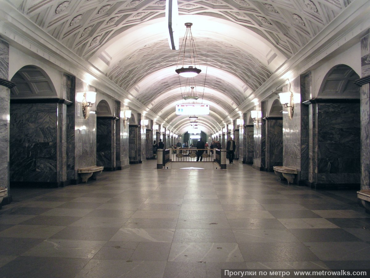 Фотография станции Курская (Арбатско-Покровская линия, Москва). Продольный вид центрального зала.