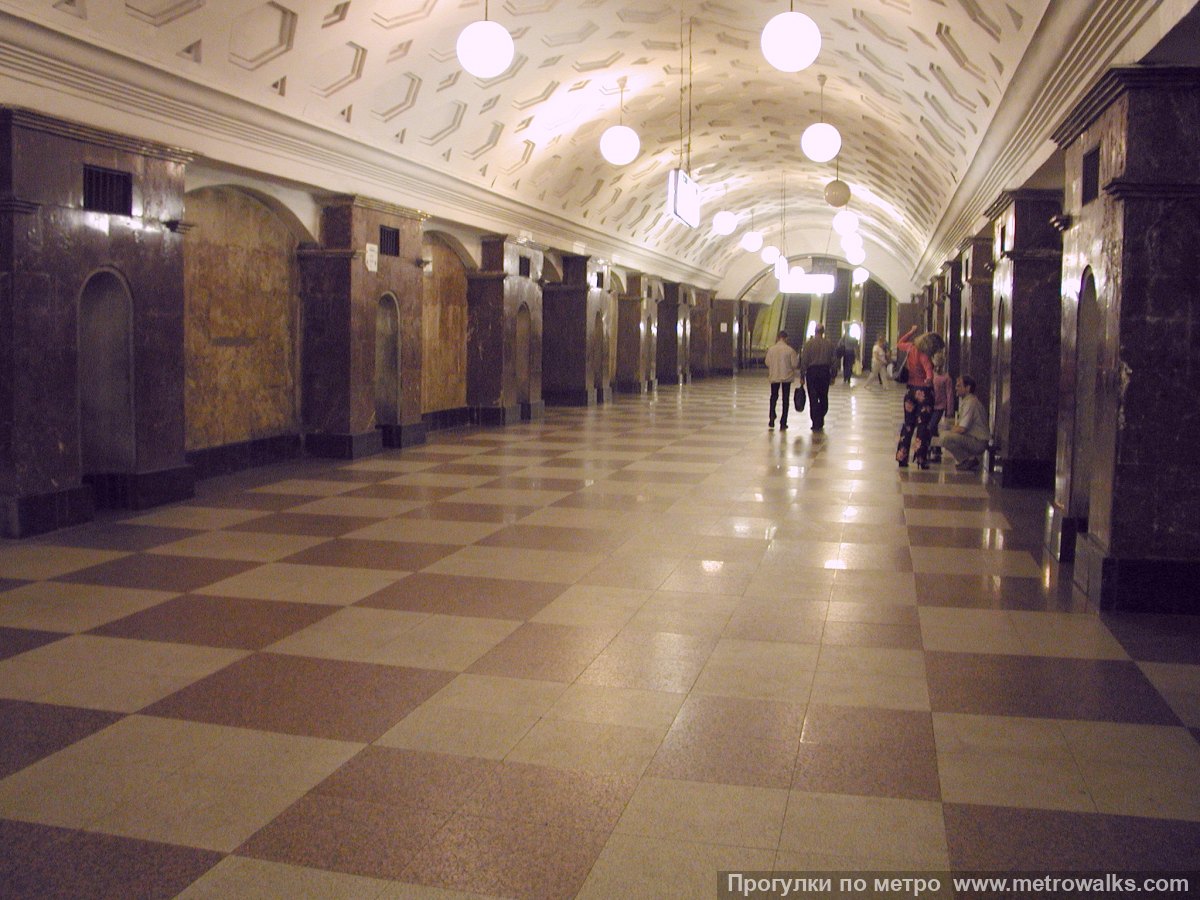 Фотография станции Красные Ворота (Сокольническая линия, Москва). Вид по диагонали.