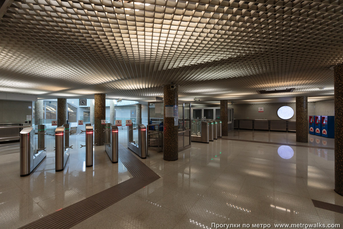 Фотография станции Лесопарковая (Бутовская линия, Москва). Внутри вестибюля станции, общий вид.