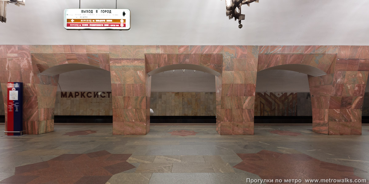 Фотография станции Марксистская (Калининская линия, Москва). Поперечный вид, проходы между колоннами из центрального зала на платформу.