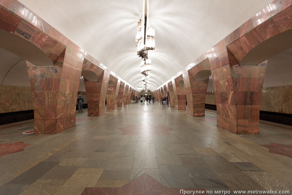 Фотография станции Марксистская (Калининская линия, Москва). Продольный вид центрального зала.