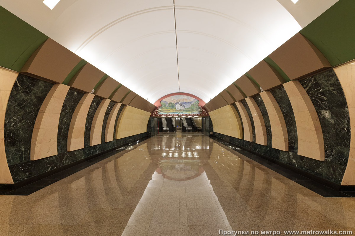 Фотография станции Марьина Роща (Люблинско-Дмитровская линия, Москва). Часть станции около выхода в город.