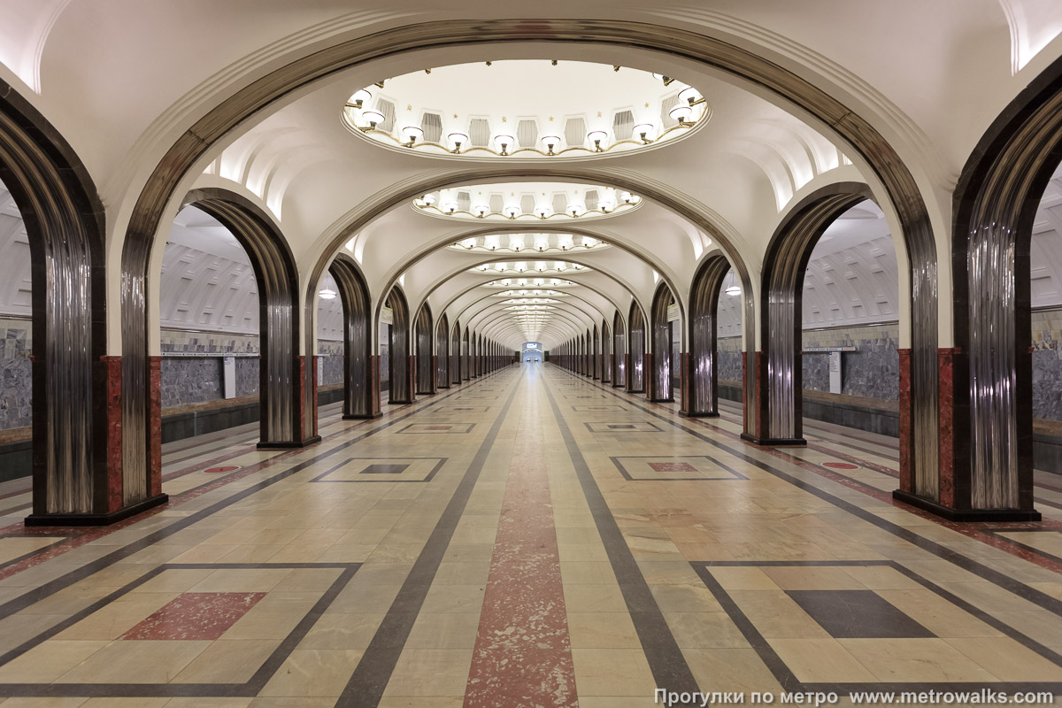 Фотография станции Маяковская (Замоскворецкая линия, Москва). Продольный вид центрального зала.