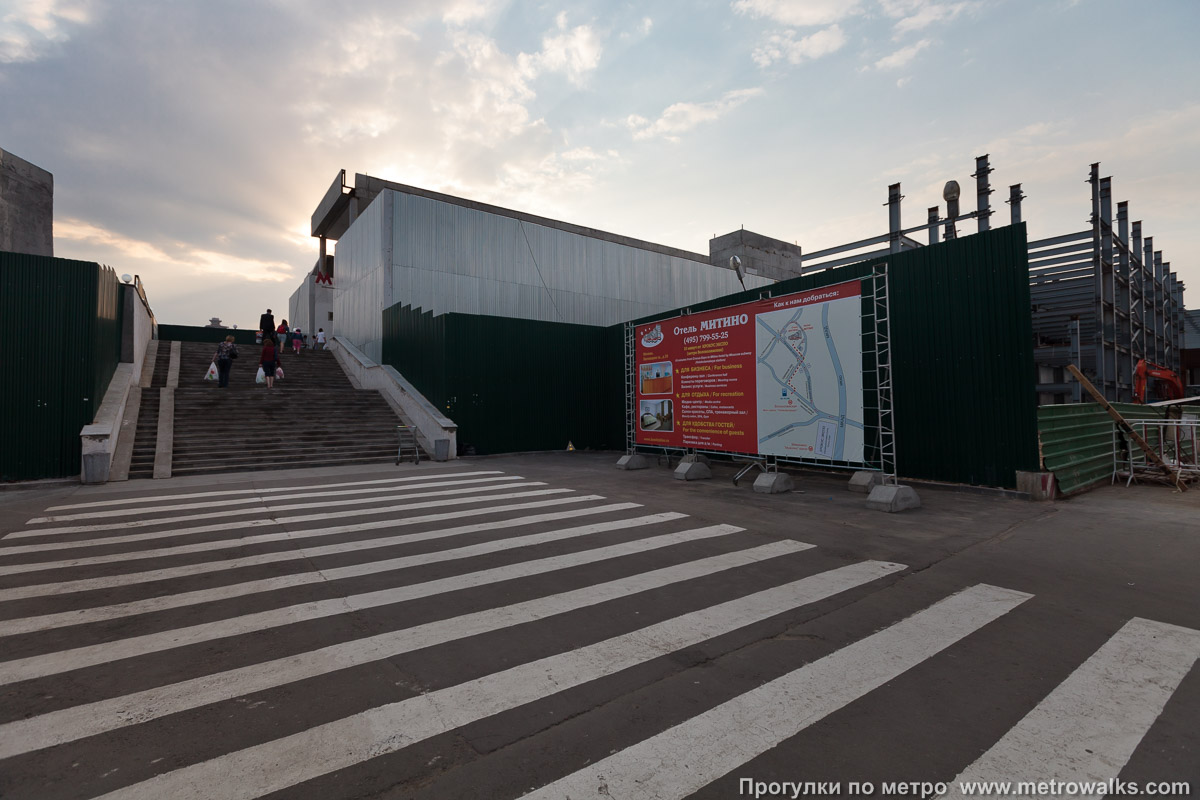 Фотография станции Мякинино (Арбатско-Покровская линия, Москва). Общий вид окрестностей станции.
