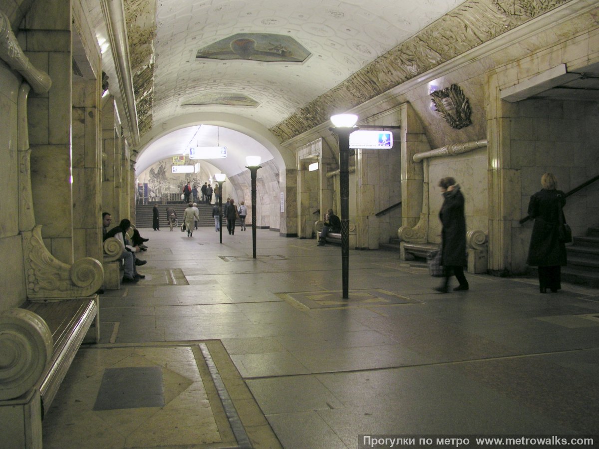 Фотография станции Новокузнецкая (Замоскворецкая линия, Москва). Вид по диагонали.