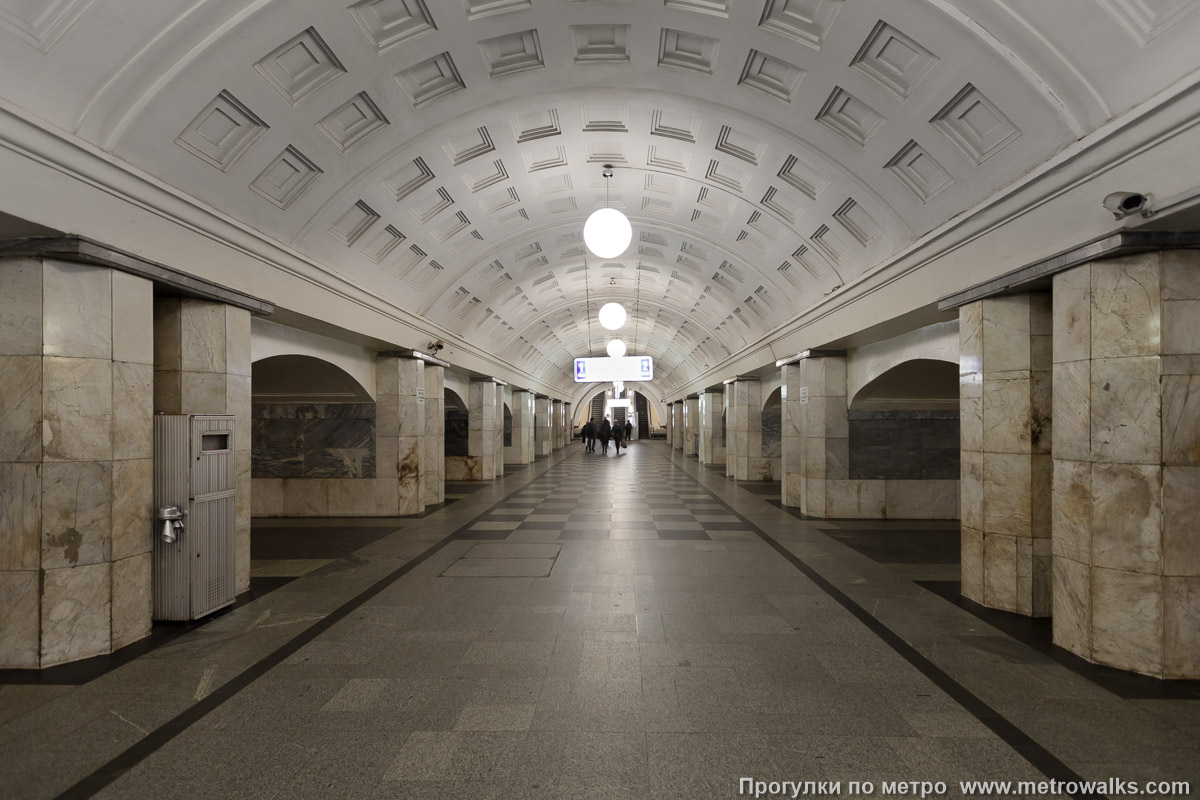 Фотография станции Охотный Ряд (Сокольническая линия, Москва). Продольный вид центрального зала.