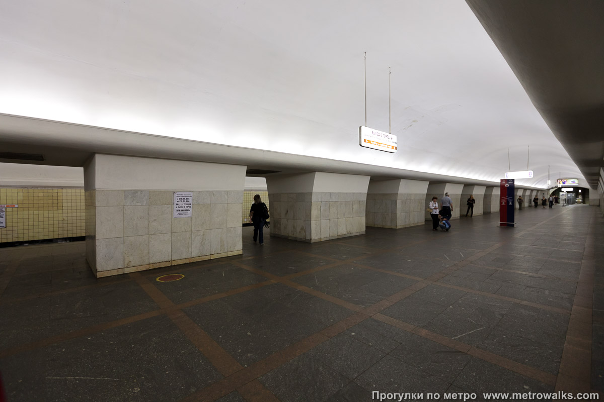 Фотография станции Октябрьская (Калужско-Рижская линия, Москва). Вид по диагонали.