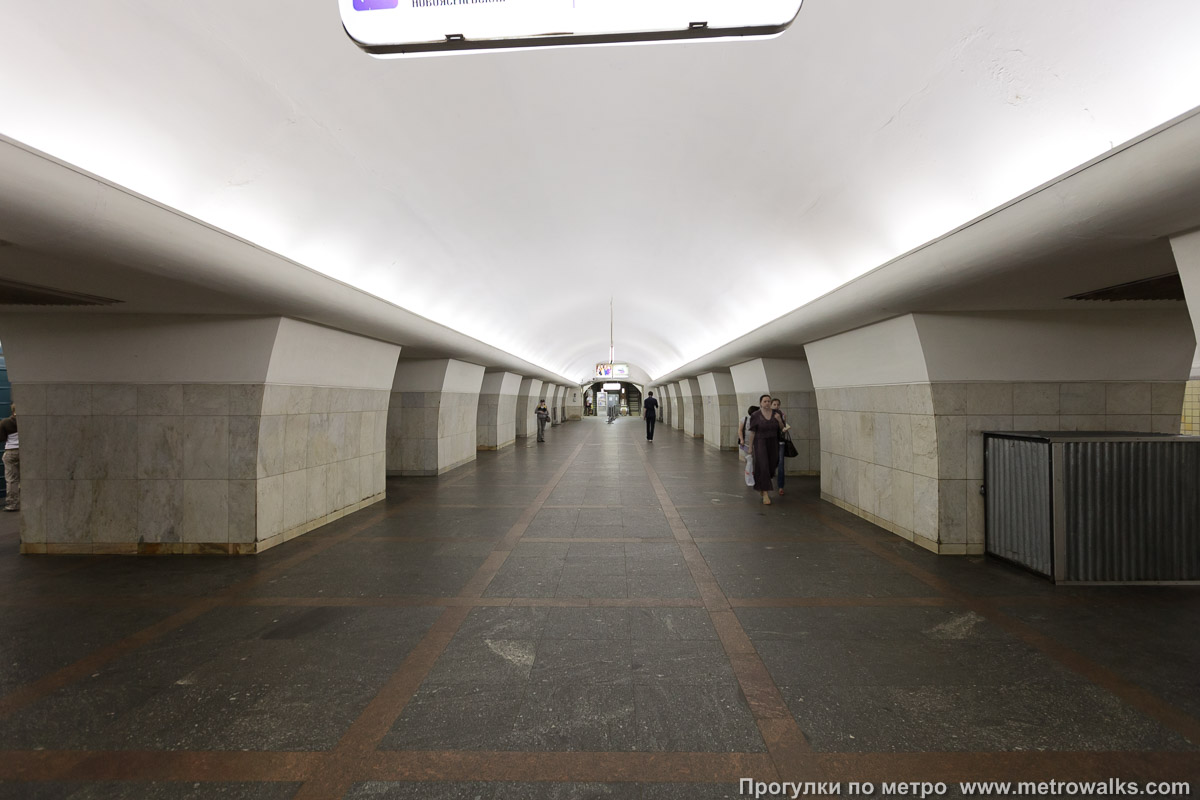 Фотография станции Октябрьская (Калужско-Рижская линия, Москва). Продольный вид центрального зала.