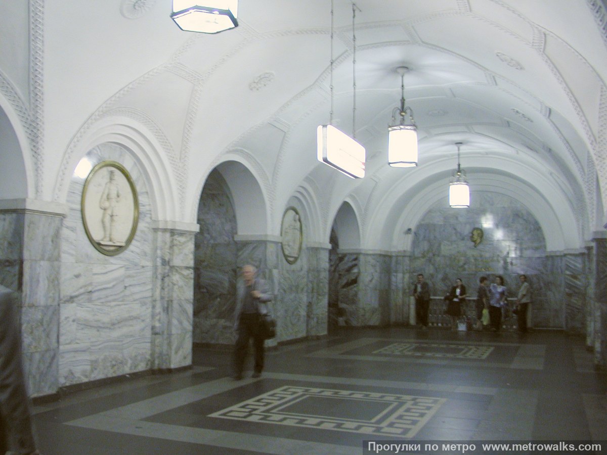Фотография станции Парк культуры (Кольцевая линия, Москва). Противоположная от входа часть станции.