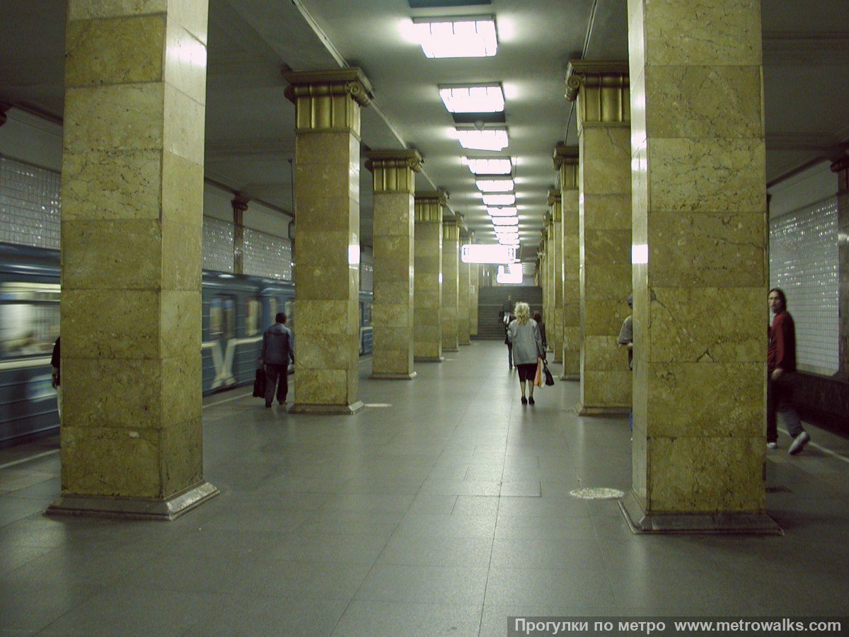 Фотография станции Парк культуры (Сокольническая линия, Москва). Продольный вид центрального зала.