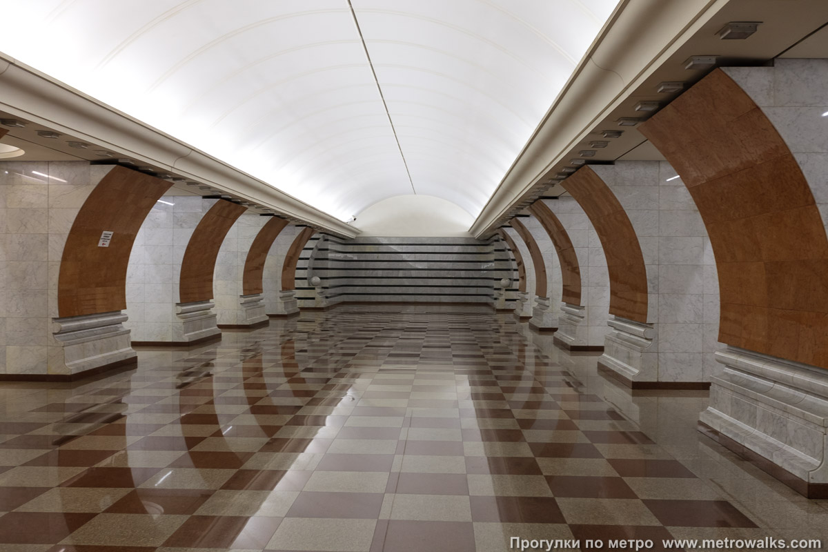 Фотография станции Парк Победы (Солнцевская линия, Москва) — второй зал. Глухой торец крупным планом.