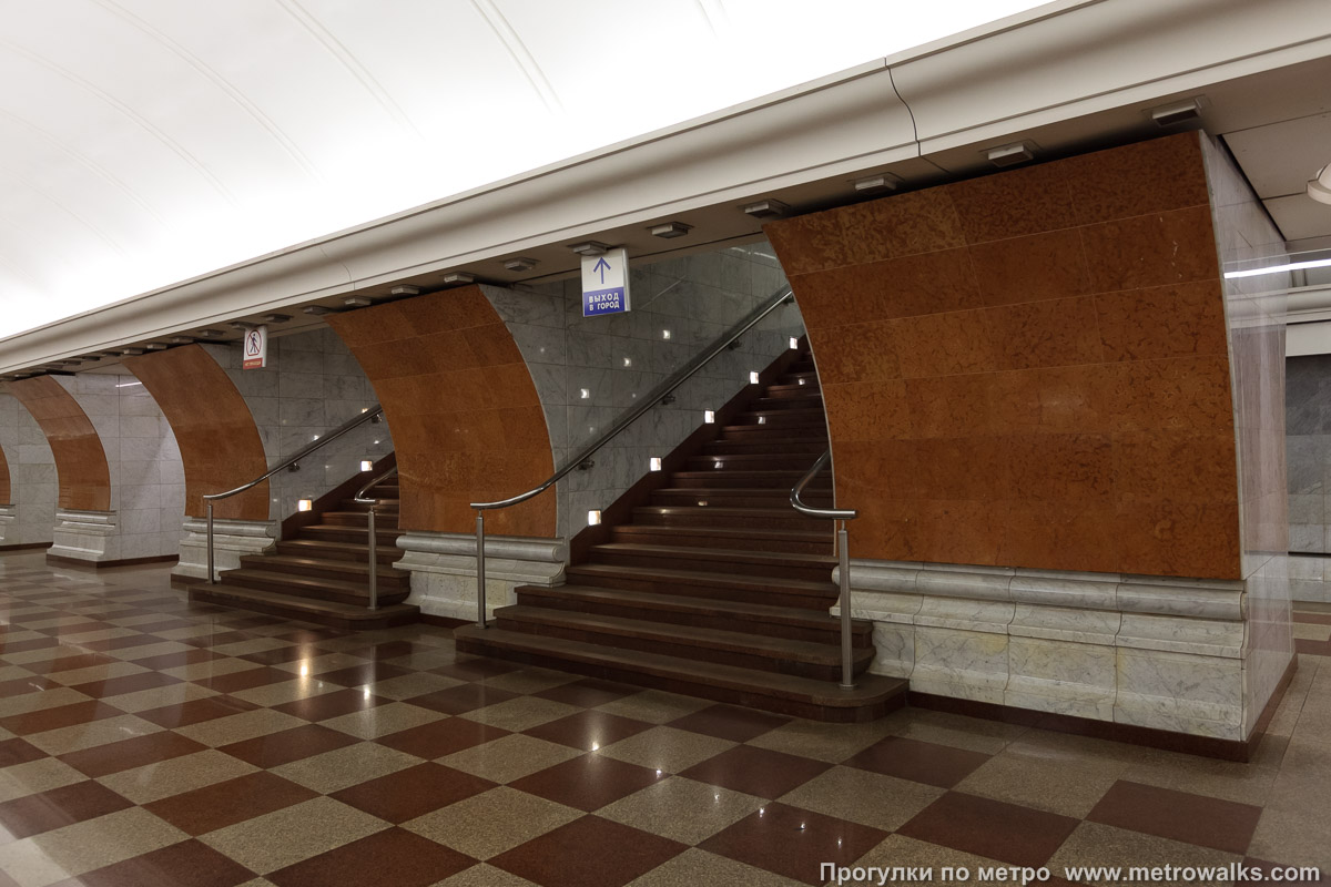 Фотография станции Парк Победы (Солнцевская линия, Москва) — второй зал. Около перехода между двумя залами станции.